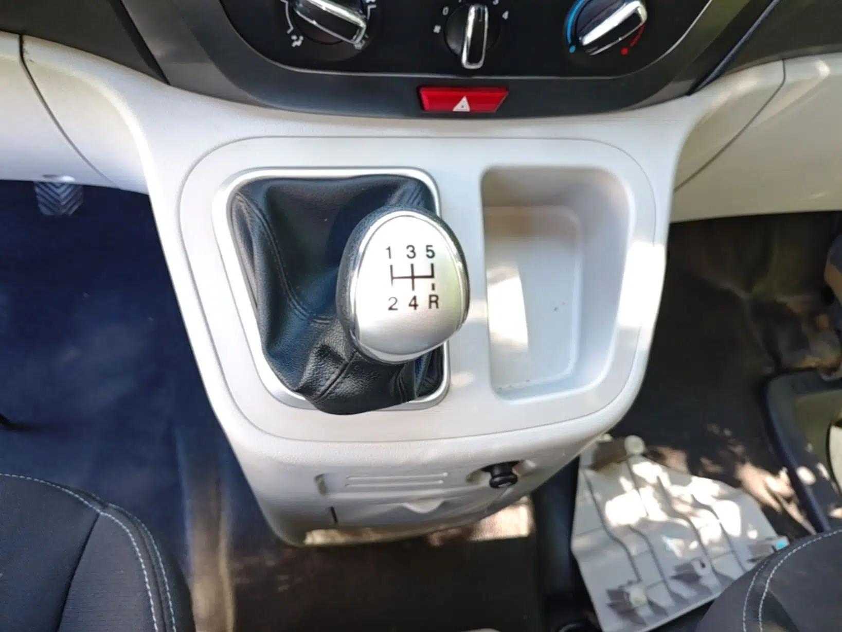 JAC Refine M3 2019 PLUS IKEA Edition 1.8L Luxury 9-Seater — миниатюра 16