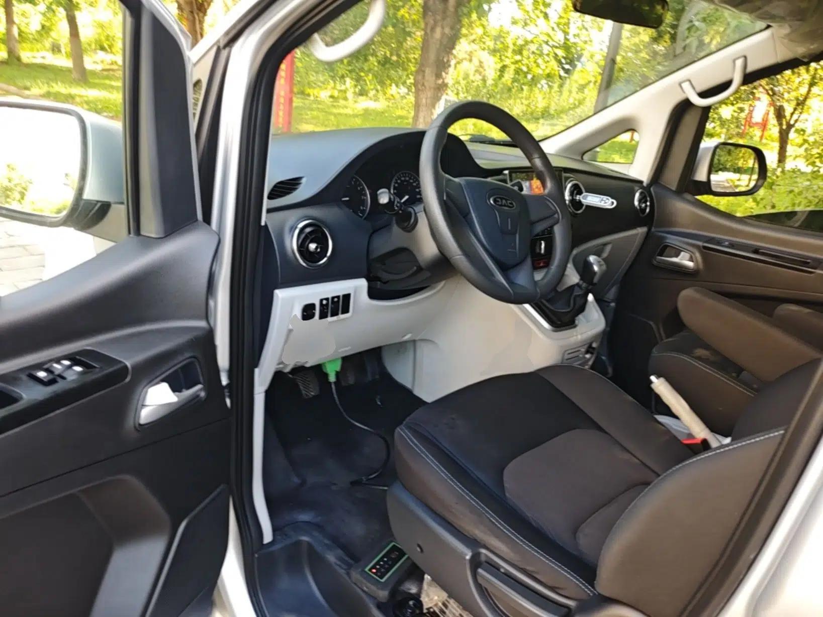 JAC Refine M3 2019 PLUS IKEA Edition 1.8L Luxury 9-Seater — миниатюра 18