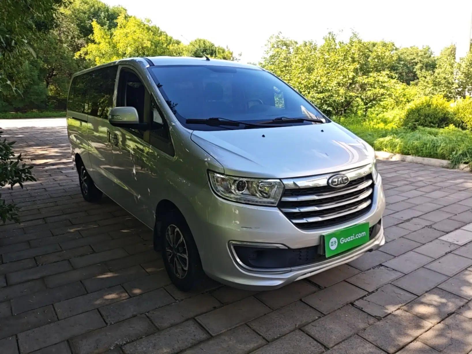 JAC Refine M3 2019 PLUS IKEA Edition 1.8L Luxury 9-Seater — миниатюра 3
