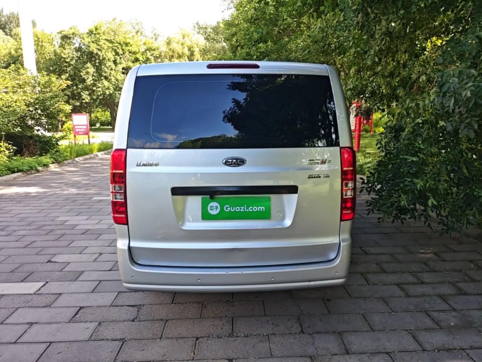 JAC Refine M3 2019 PLUS IKEA Edition 1.8L Luxury 9-Seater — миниатюра 5