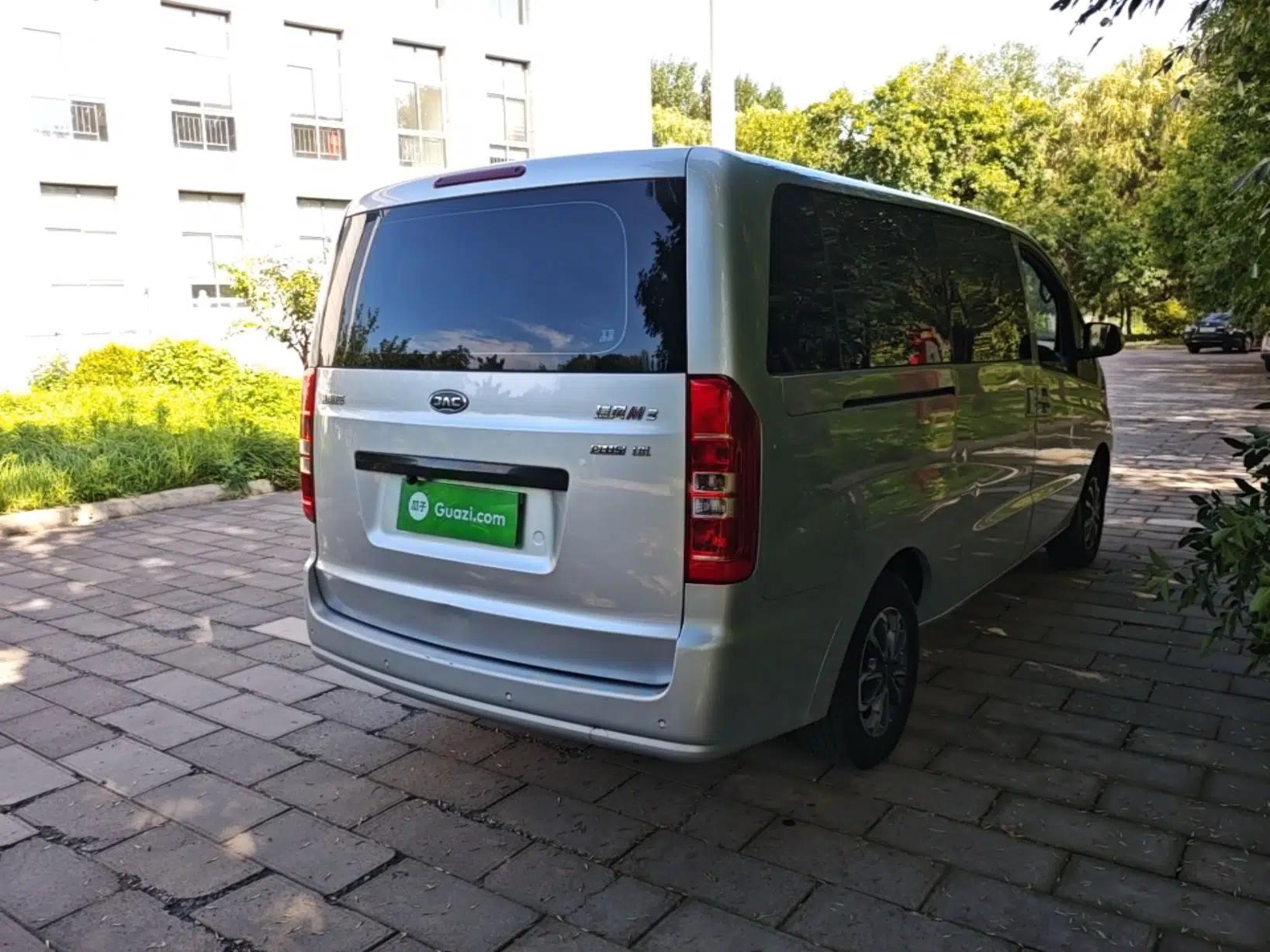 JAC Refine M3 2019 PLUS IKEA Edition 1.8L Luxury 9-Seater — миниатюра 6