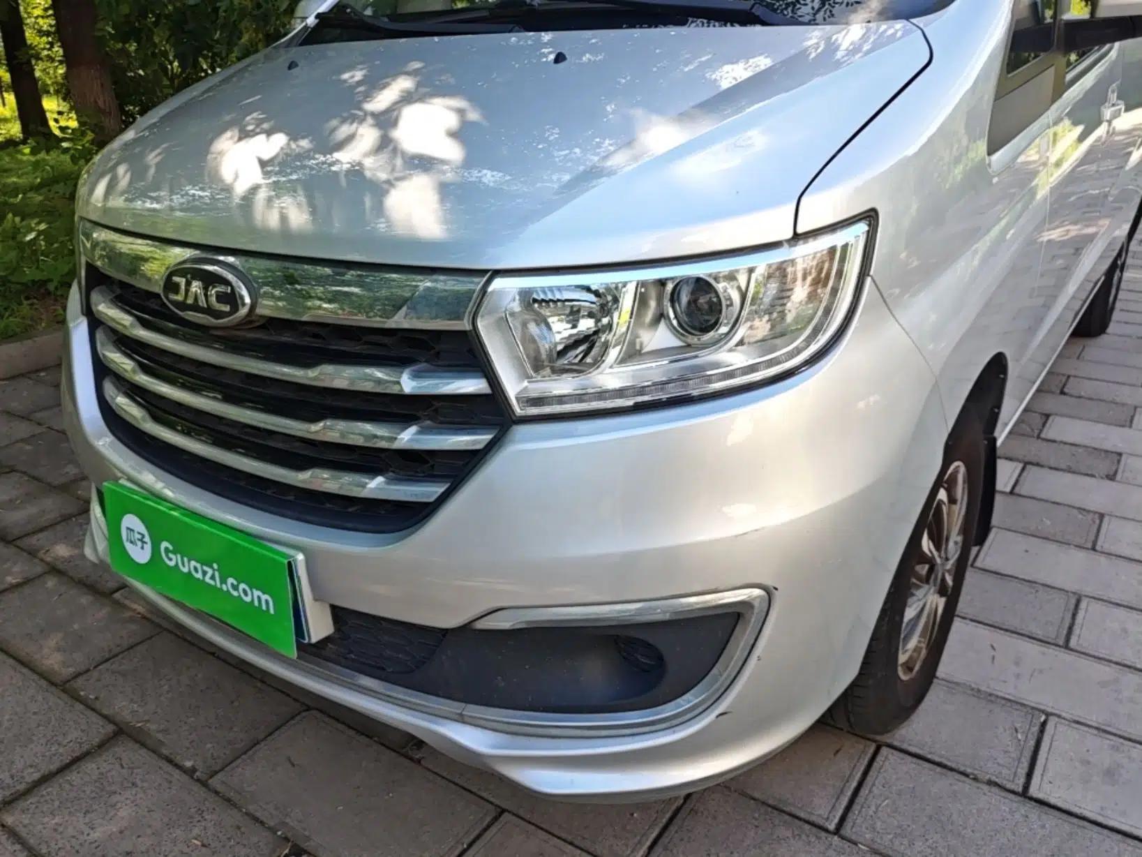 JAC Refine M3 2019 PLUS IKEA Edition 1.8L Luxury 9-Seater — миниатюра 8