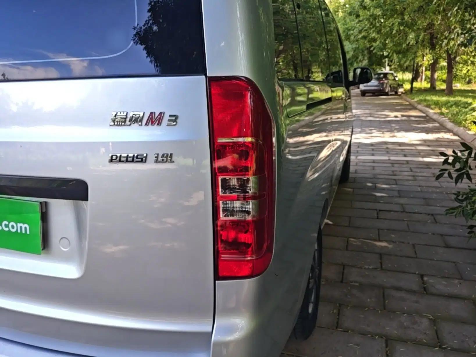 JAC Refine M3 2019 PLUS IKEA Edition 1.8L Luxury 9-Seater — миниатюра 9