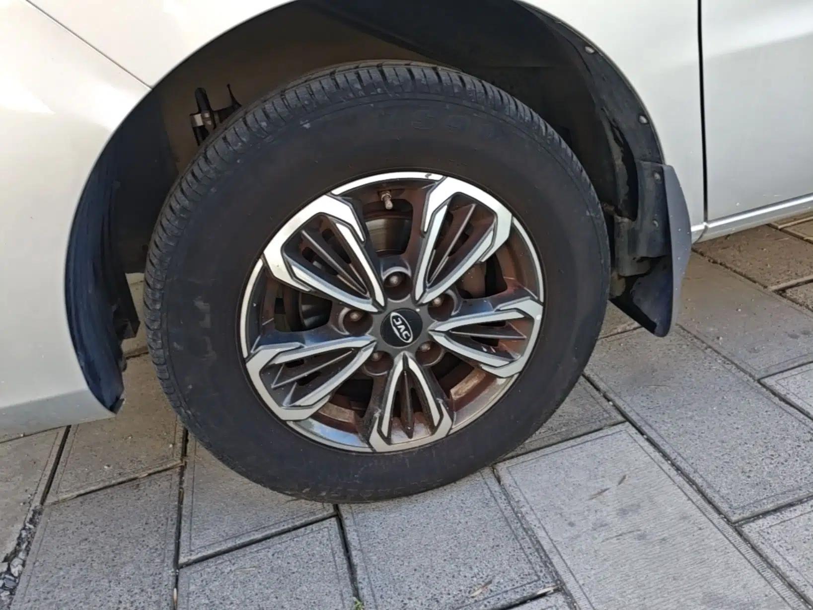 JAC Refine M3 2019 PLUS IKEA Edition 1.8L Luxury 9-Seater — миниатюра 10