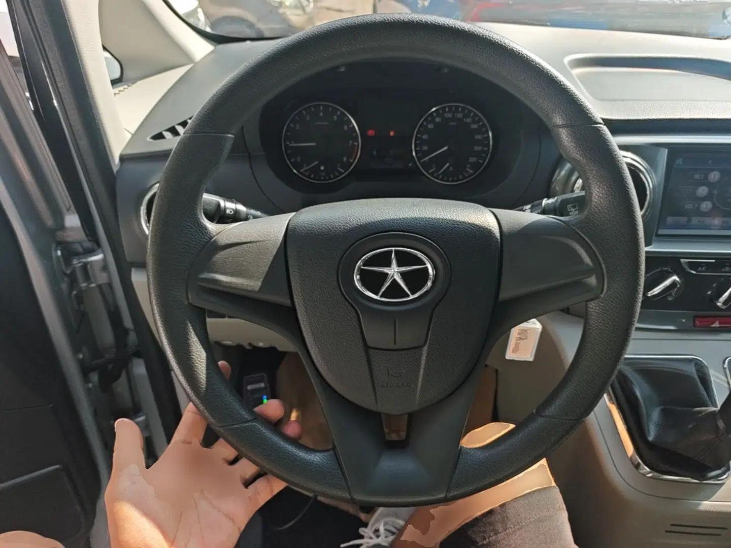 JAC Refine M3 2016 IKEA Edition 1.6L Luxury Smart Model — миниатюра 13
