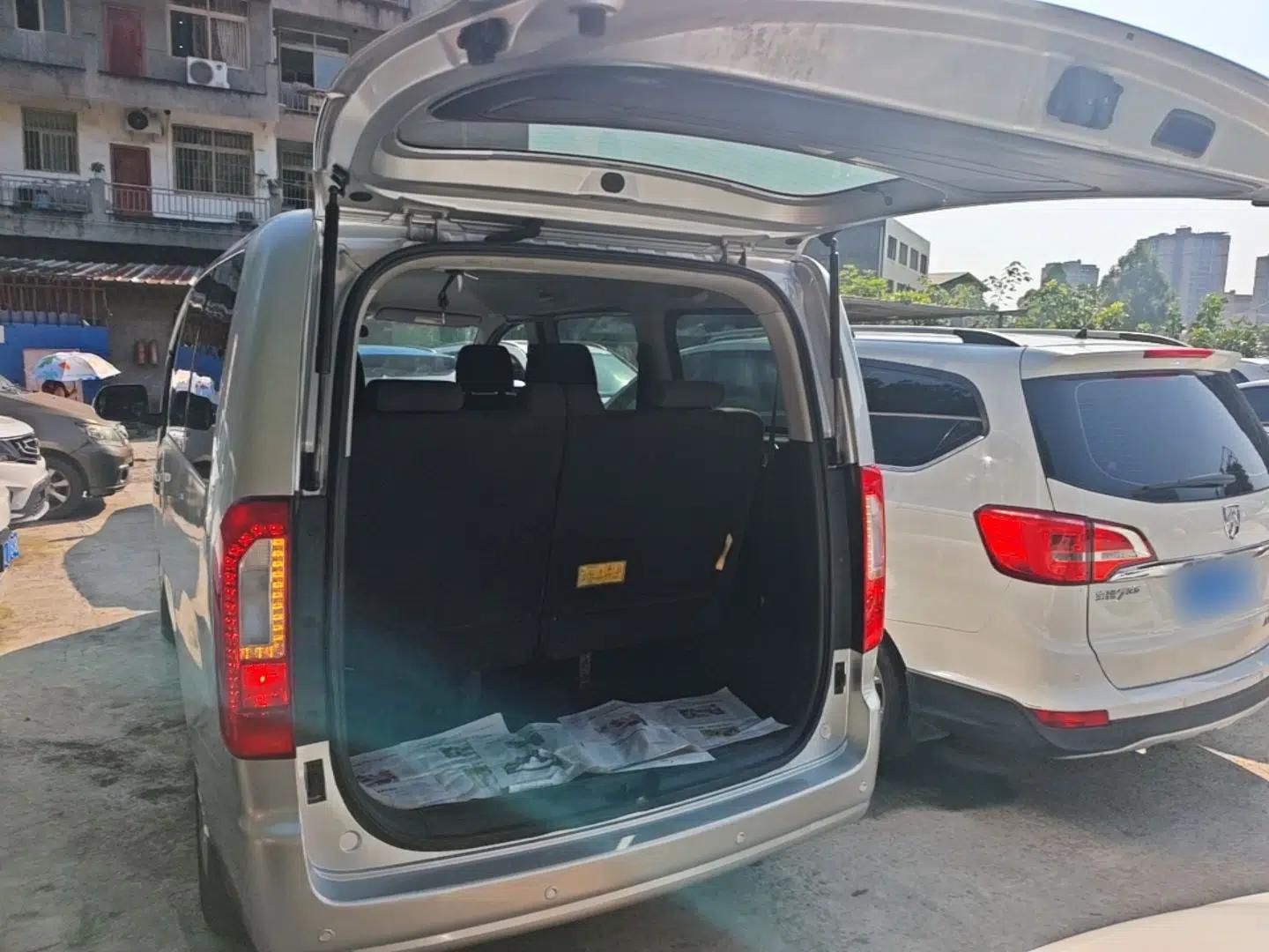 JAC Refine M3 2016 IKEA Edition 1.6L Luxury Smart Model — миниатюра 22
