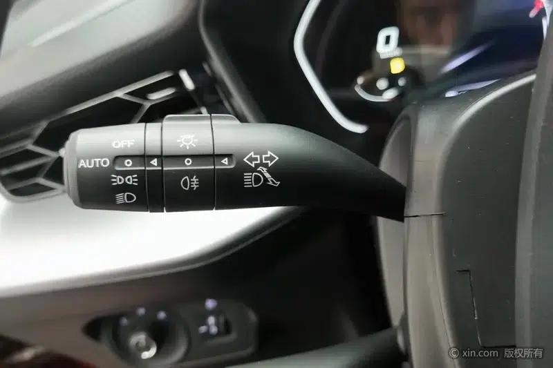 MG5 2021 180DVVT CVT Youth Luxury Edition — миниатюра 16