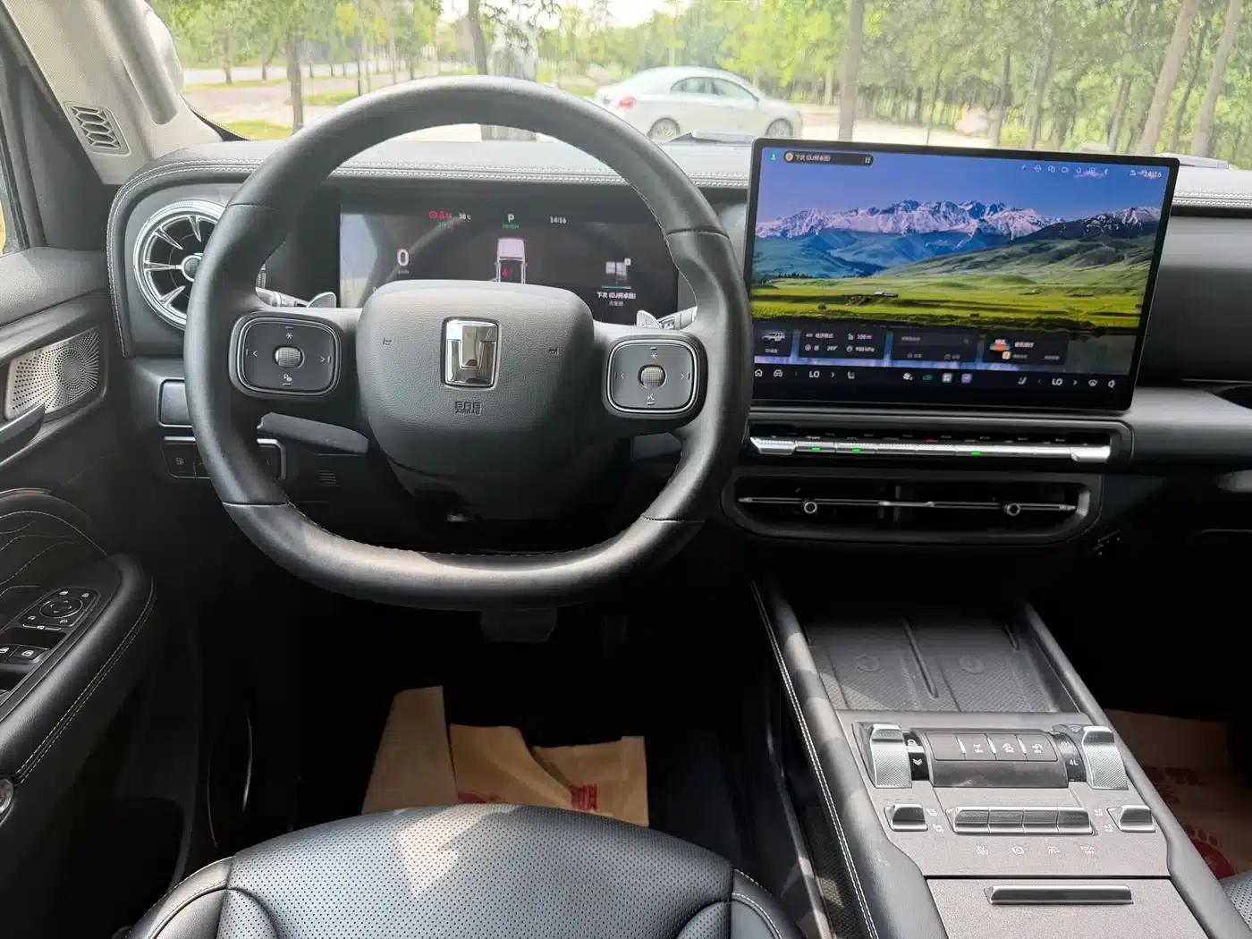 Tank 300 New Energy 2024 Hi4-T — миниатюра 8