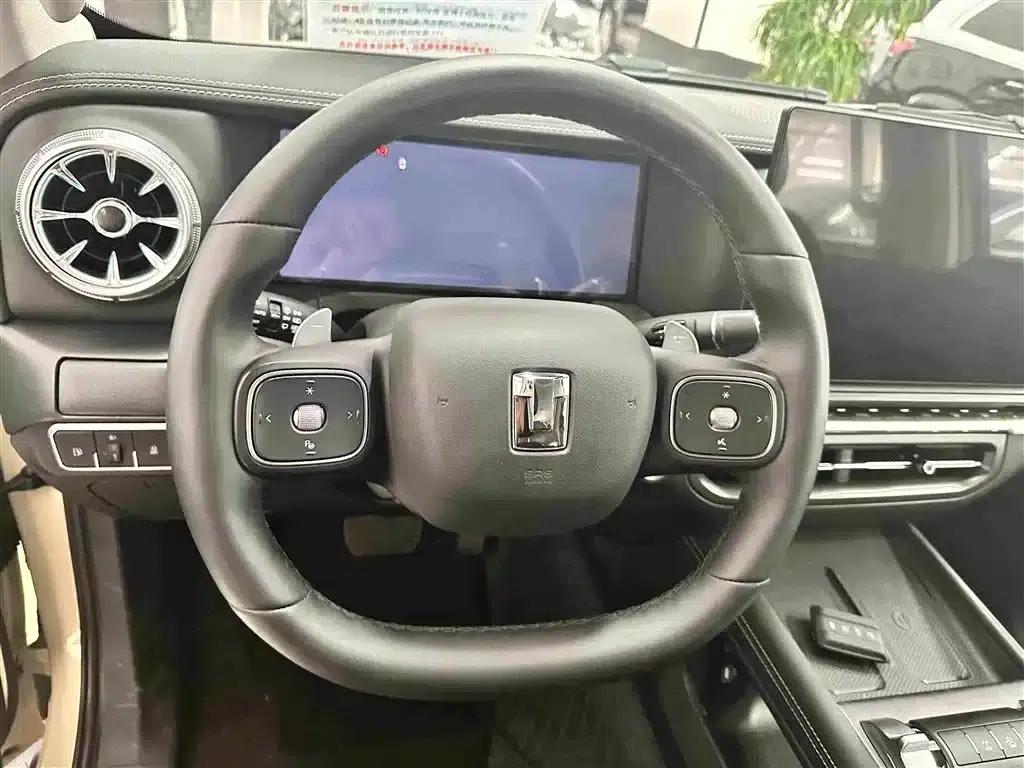 Tank 300 New Energy 2025 Hi4-T 37.1kWh — миниатюра 3