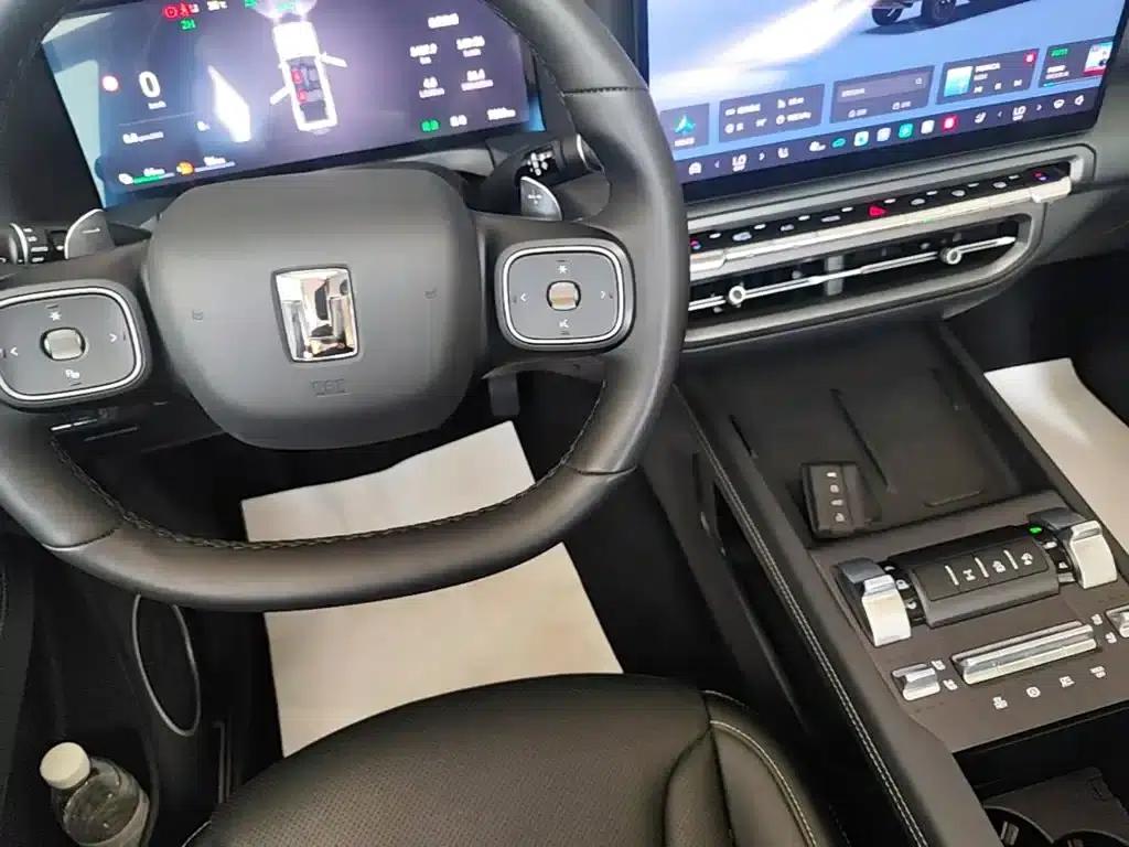 Tank 300 New Energy 2025 Hi4-T 37.1kWh — миниатюра 14