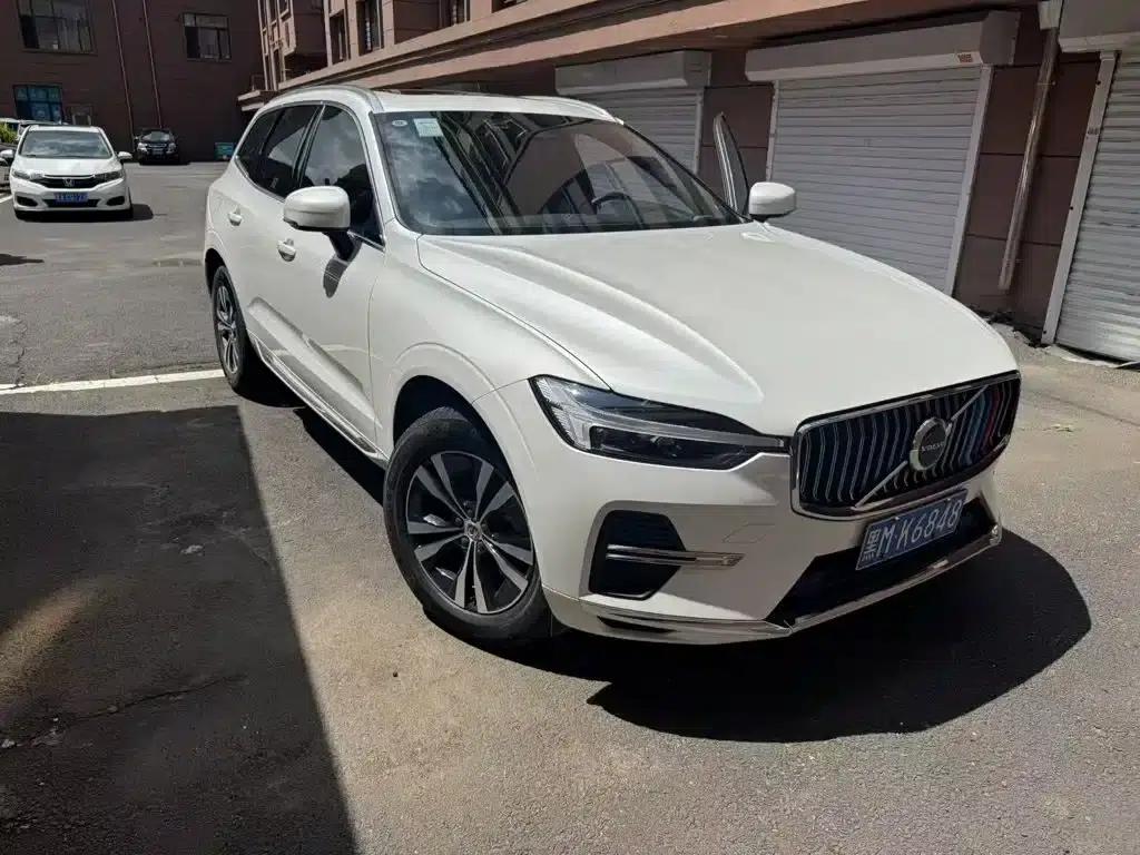 2022 Volvo XC60 B5 AWD Inscription Luxury Edition — миниатюра 3