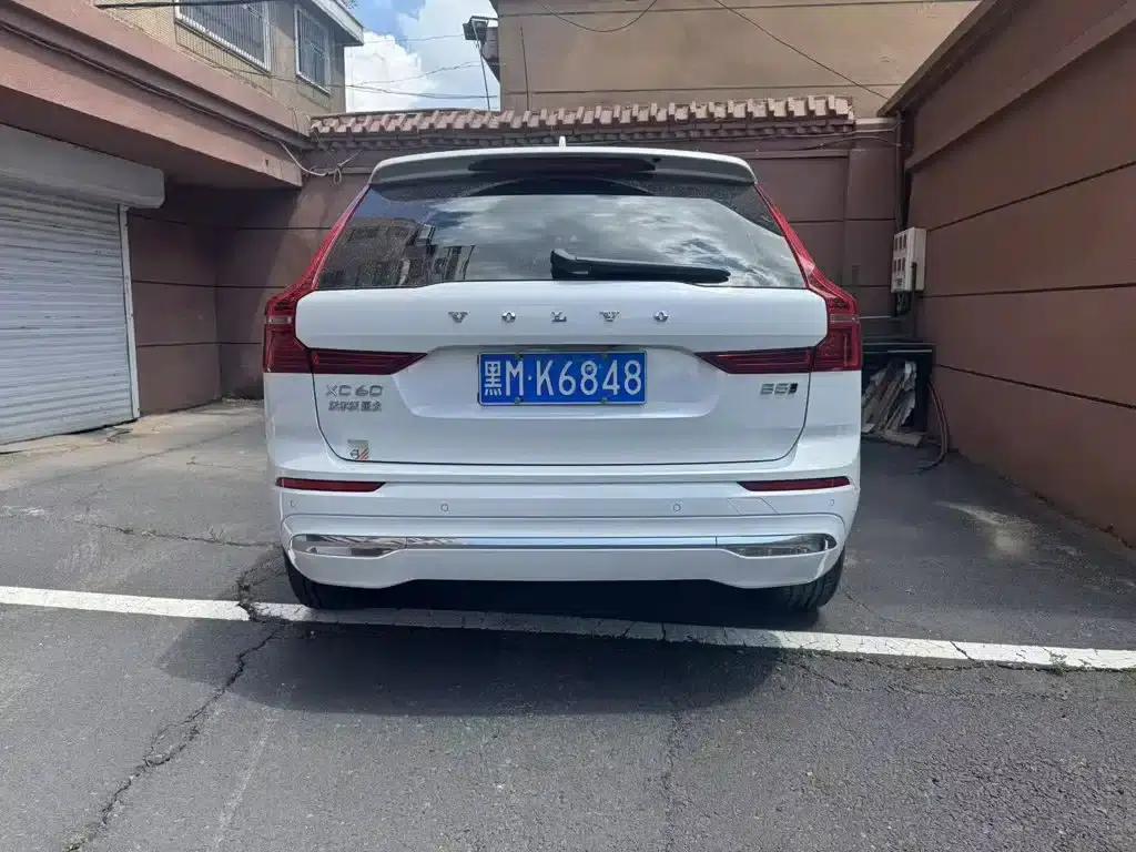 2022 Volvo XC60 B5 AWD Inscription Luxury Edition — миниатюра 5