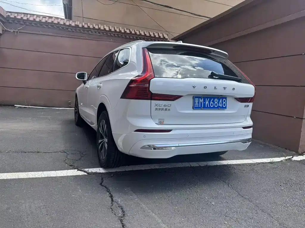 2022 Volvo XC60 B5 AWD Inscription Luxury Edition — миниатюра 6