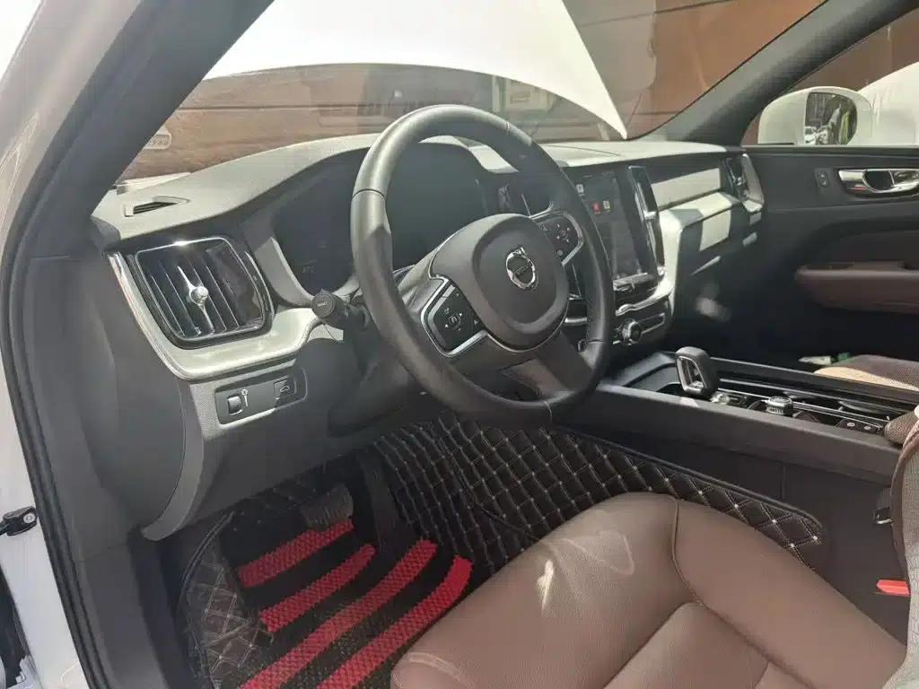2022 Volvo XC60 B5 AWD Inscription Luxury Edition — миниатюра 9