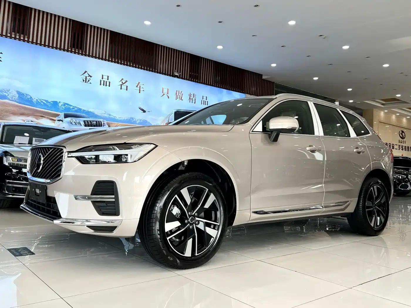 2026 Volvo XC60 B5 AWD Inscription Luxury Edition — миниатюра 1