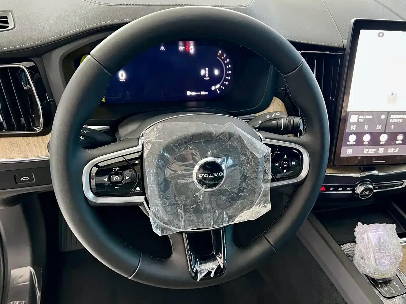 2026 Volvo XC60 B5 AWD Inscription Luxury Edition — миниатюра 14