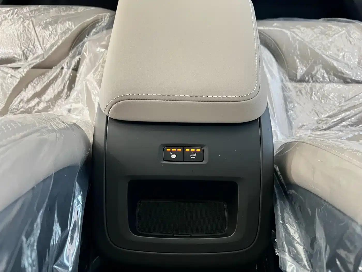 2026 Volvo XC60 B5 AWD Inscription Luxury Edition — миниатюра 18
