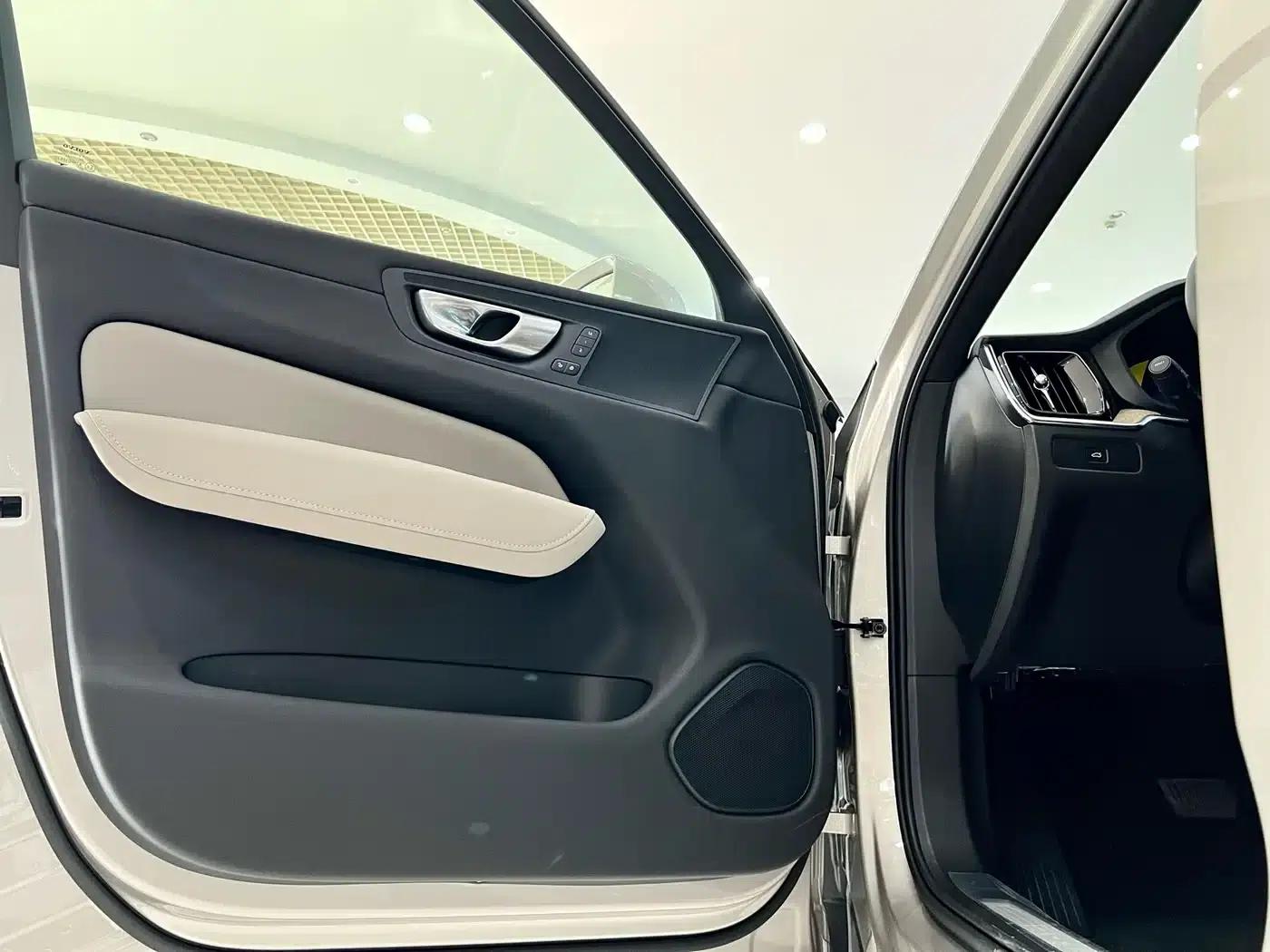 2026 Volvo XC60 B5 AWD Inscription Luxury Edition — миниатюра 19