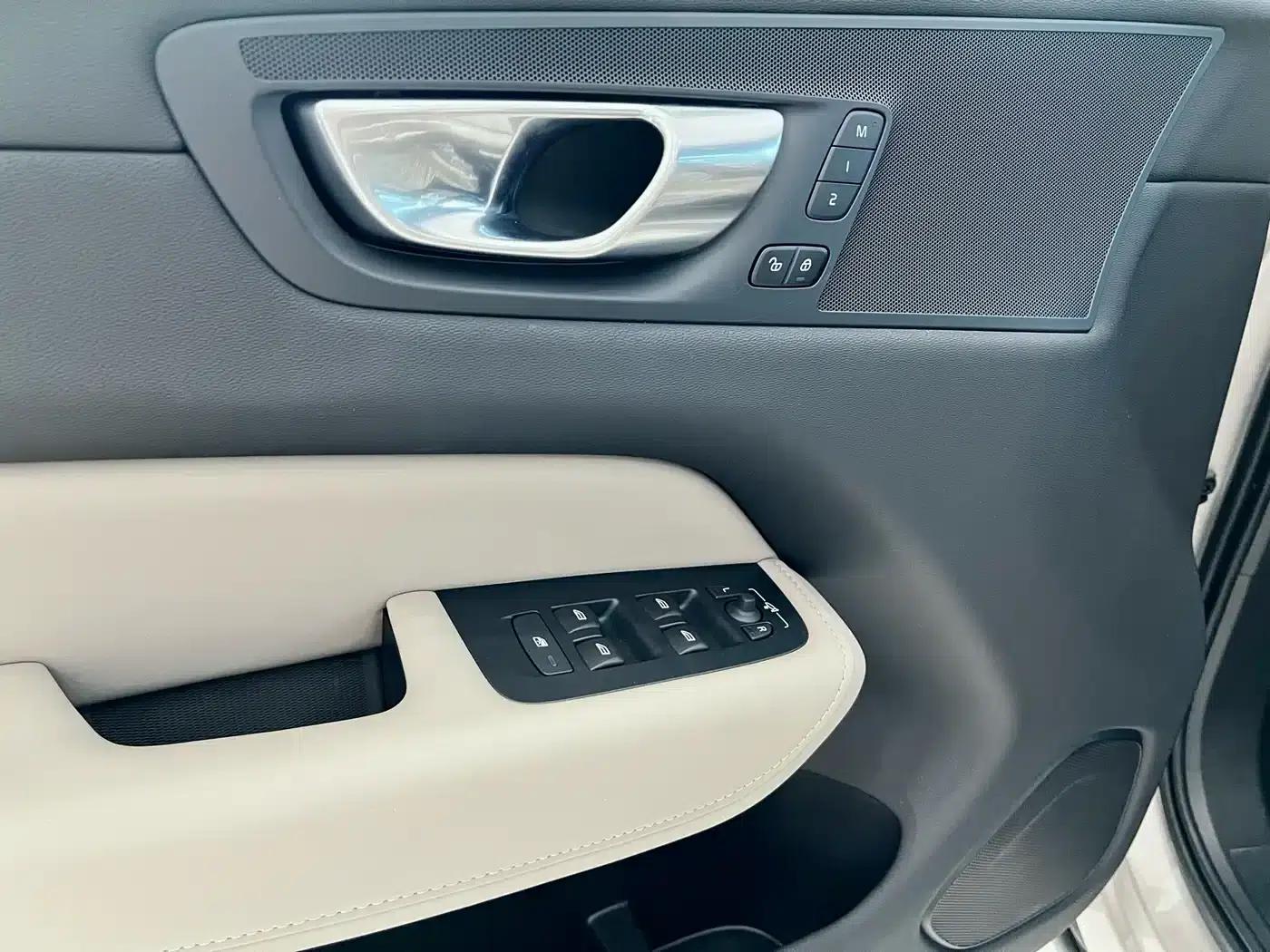 2026 Volvo XC60 B5 AWD Inscription Luxury Edition — миниатюра 20