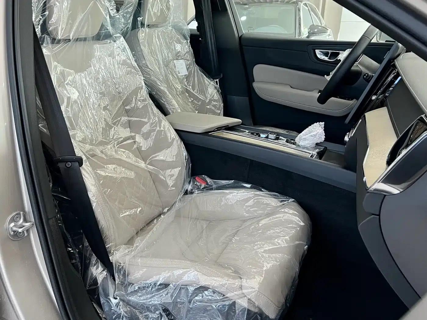2026 Volvo XC60 B5 AWD Inscription Luxury Edition — миниатюра 7