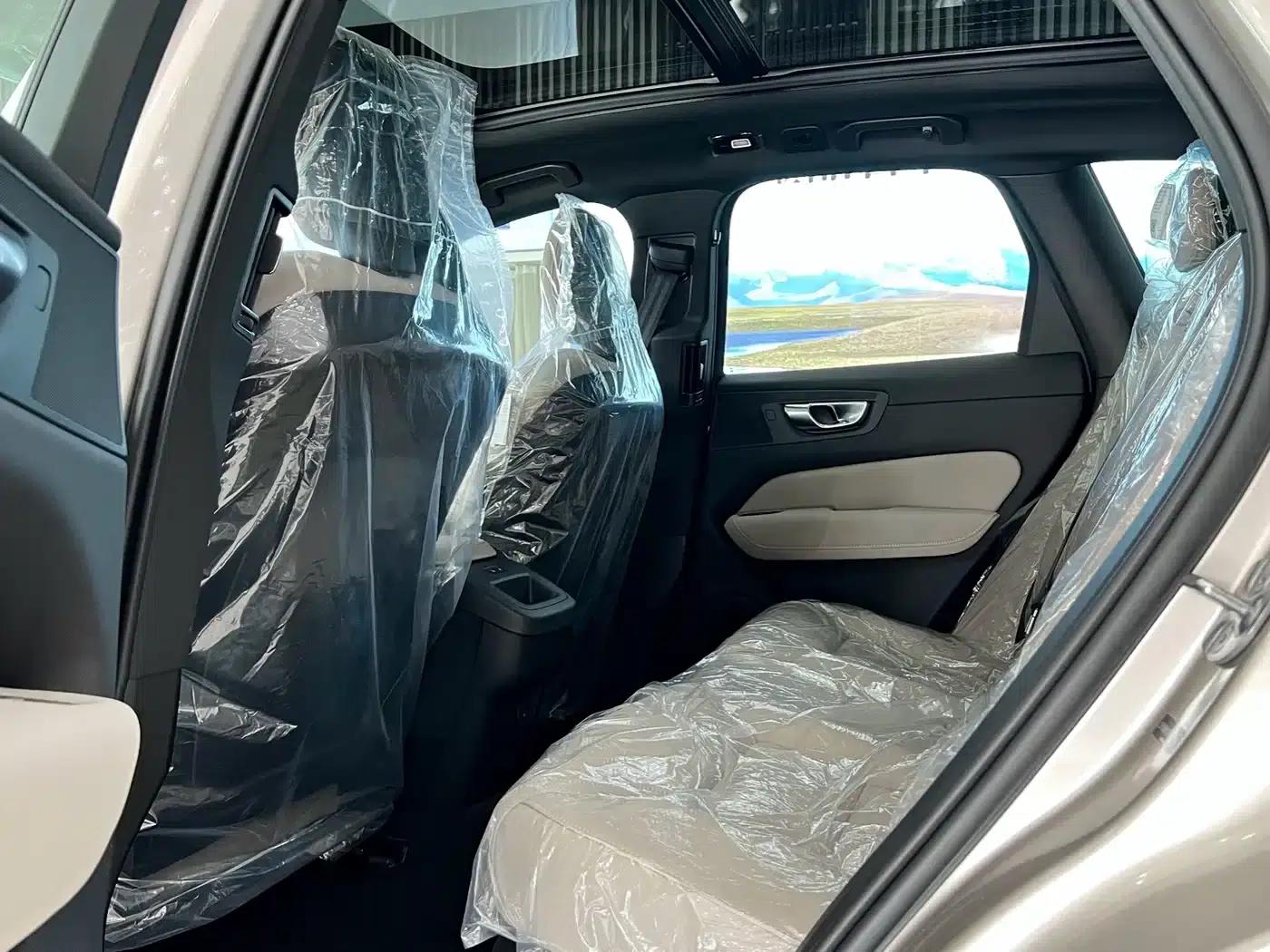 2026 Volvo XC60 B5 AWD Inscription Luxury Edition — миниатюра 9