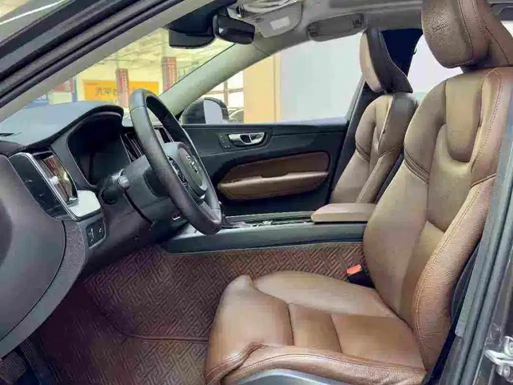 2021 Volvo XC60 T5 AWD Inscription Luxury Edition — миниатюра 3