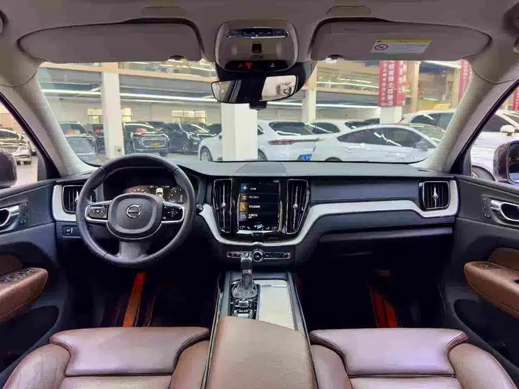 2021 Volvo XC60 T5 AWD Inscription Luxury Edition — миниатюра 4