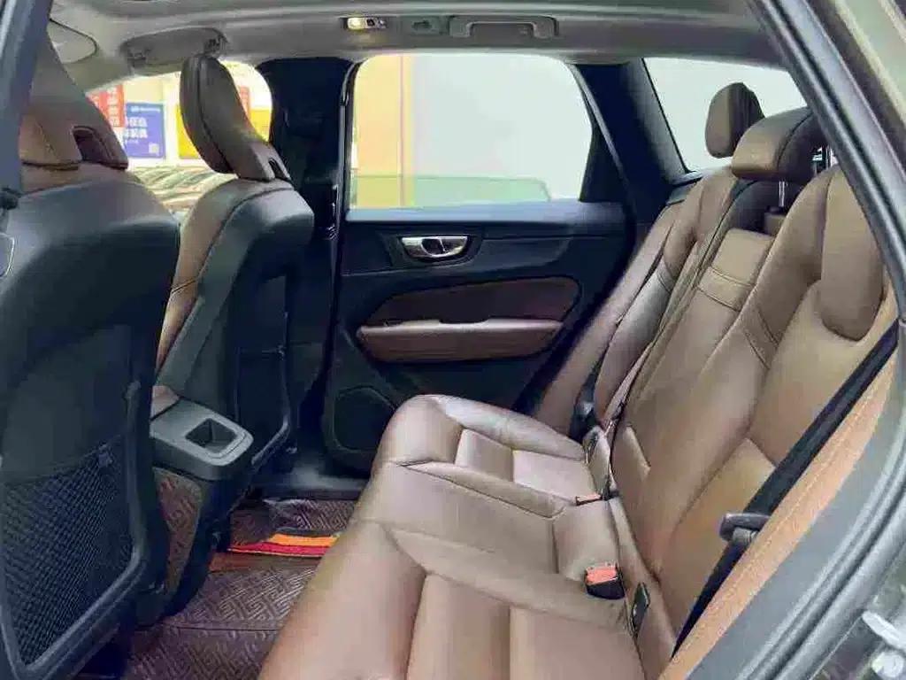 2021 Volvo XC60 T5 AWD Inscription Luxury Edition — миниатюра 5