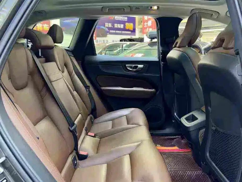 2021 Volvo XC60 T5 AWD Inscription Luxury Edition — миниатюра 7