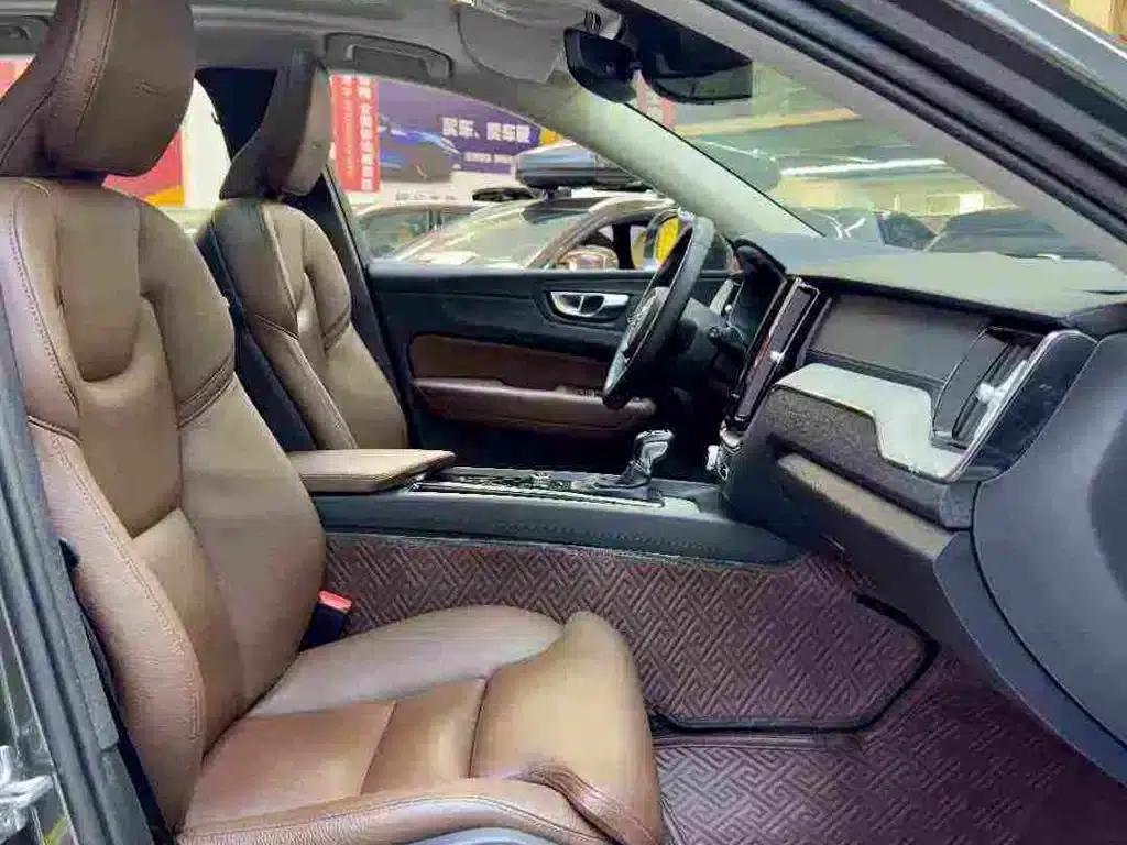 2021 Volvo XC60 T5 AWD Inscription Luxury Edition — миниатюра 8