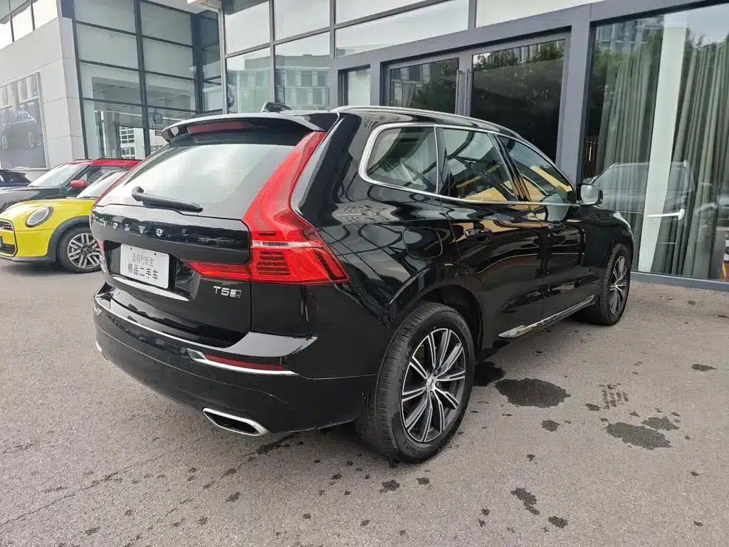 2020 Volvo XC60 T5 AWD Inscription Luxury Edition — миниатюра 3