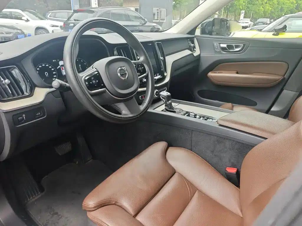2020 Volvo XC60 T5 AWD Inscription Luxury Edition — миниатюра 6