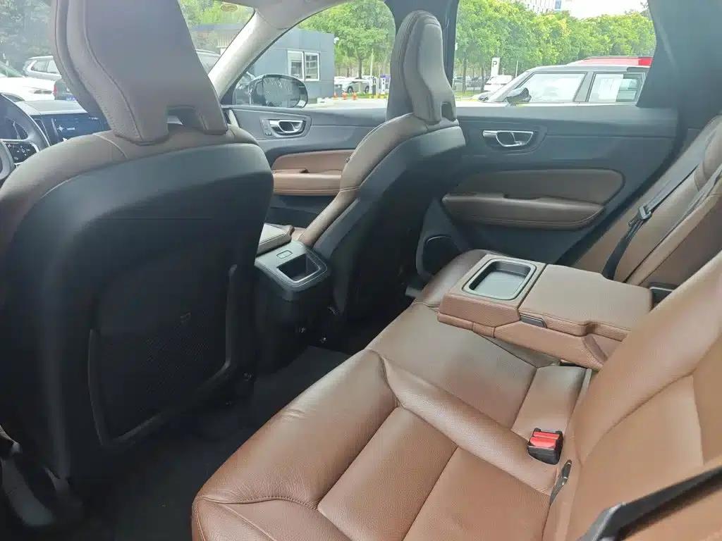 2020 Volvo XC60 T5 AWD Inscription Luxury Edition — миниатюра 8