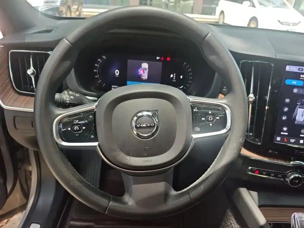 2023 Volvo XC60 B5 AWD Inscription Luxury Edition — миниатюра 11