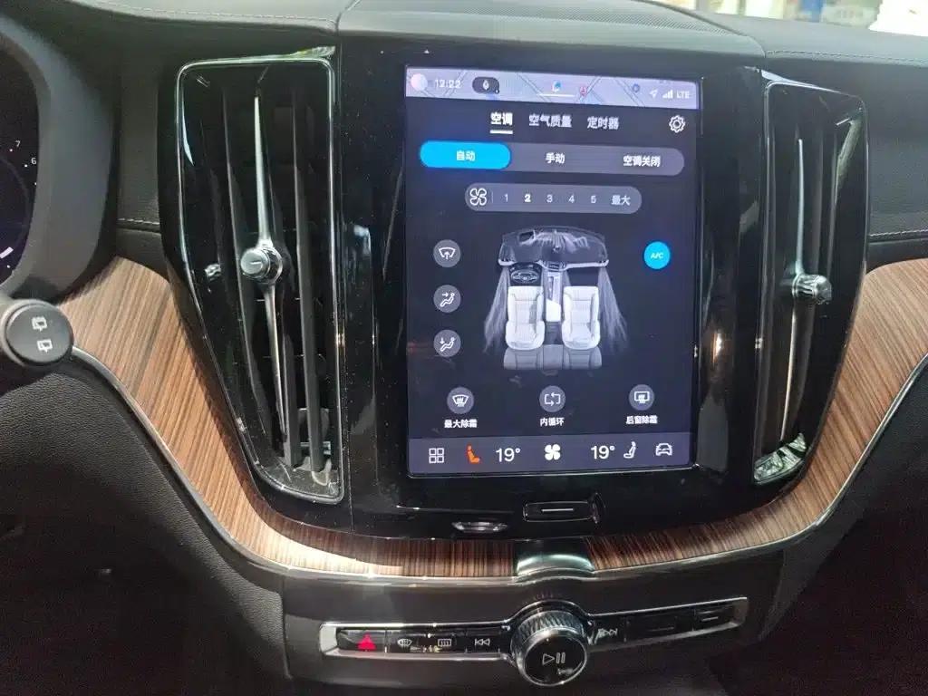 2023 Volvo XC60 B5 AWD Inscription Luxury Edition — миниатюра 14