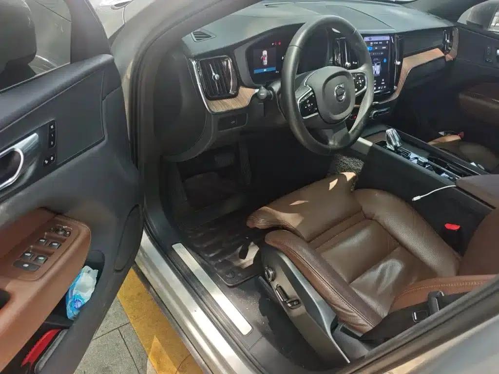 2023 Volvo XC60 B5 AWD Inscription Luxury Edition — миниатюра 17