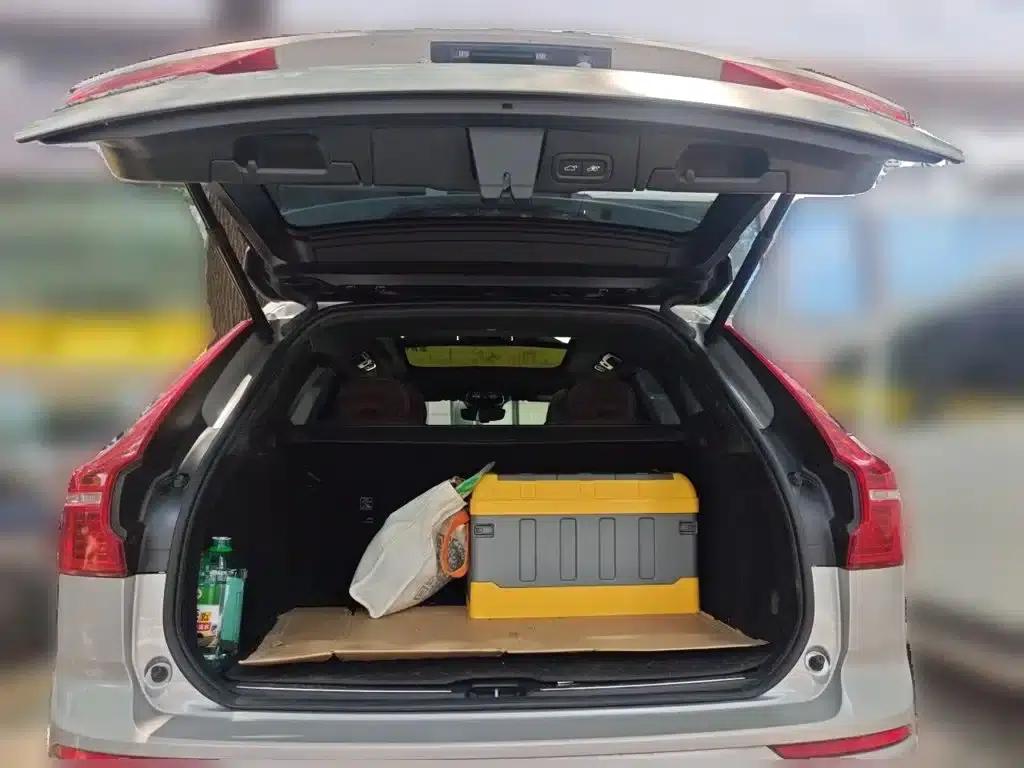 2023 Volvo XC60 B5 AWD Inscription Luxury Edition — миниатюра 20
