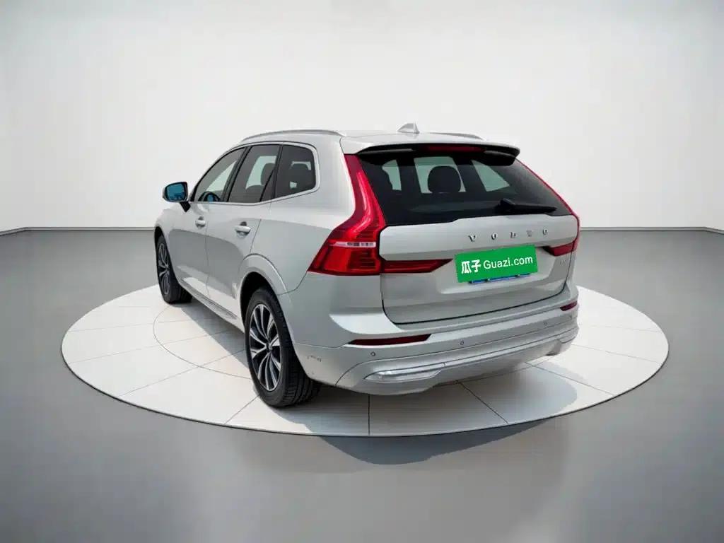 2023 Volvo XC60 B5 AWD Inscription Luxury Edition — миниатюра 4