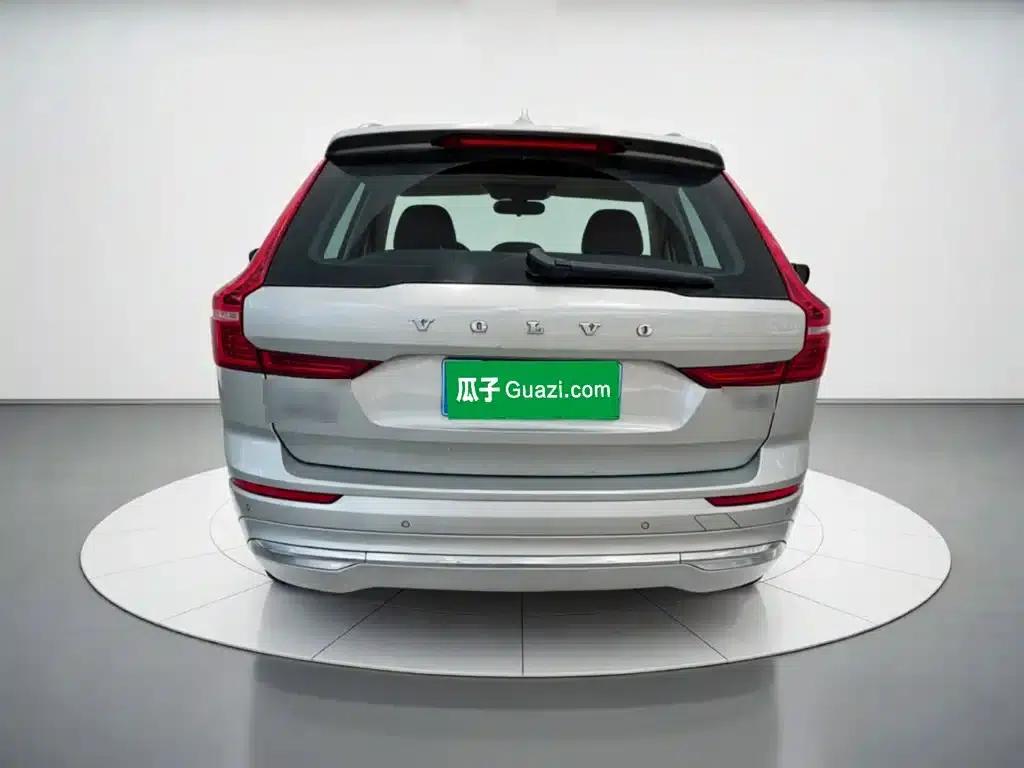 2023 Volvo XC60 B5 AWD Inscription Luxury Edition — миниатюра 5