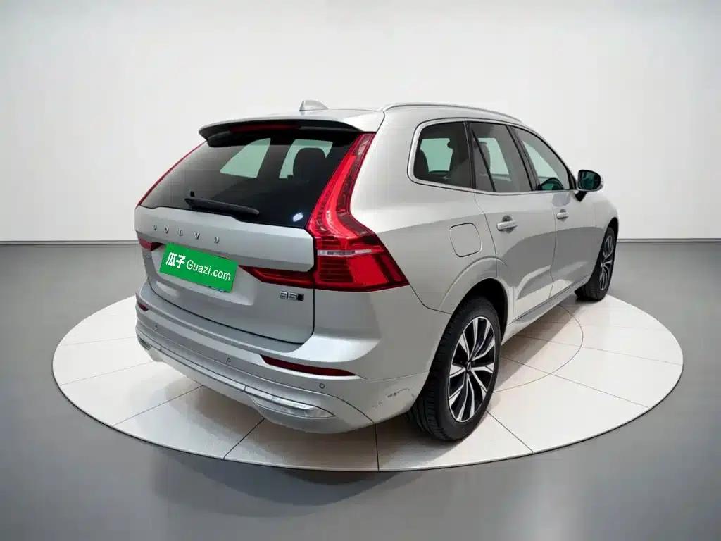 2023 Volvo XC60 B5 AWD Inscription Luxury Edition — миниатюра 6
