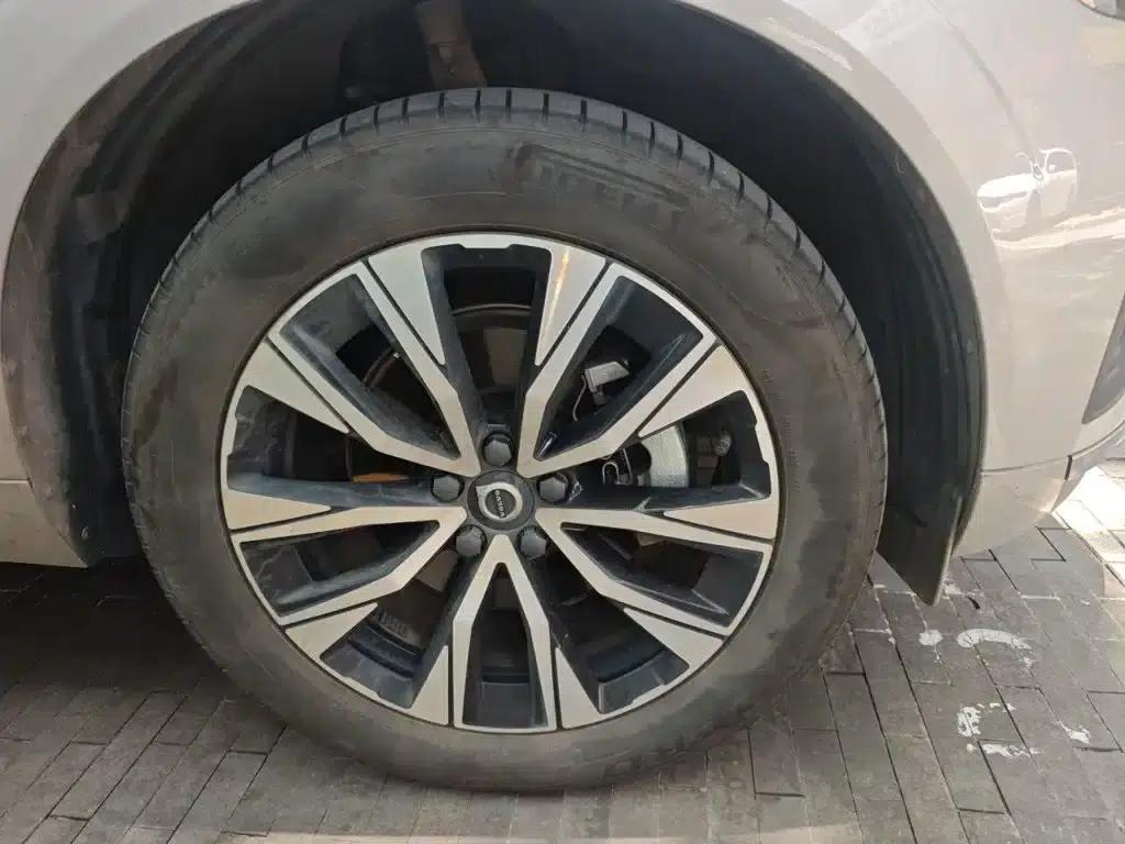 2023 Volvo XC60 B5 AWD Inscription Luxury Edition — миниатюра 8