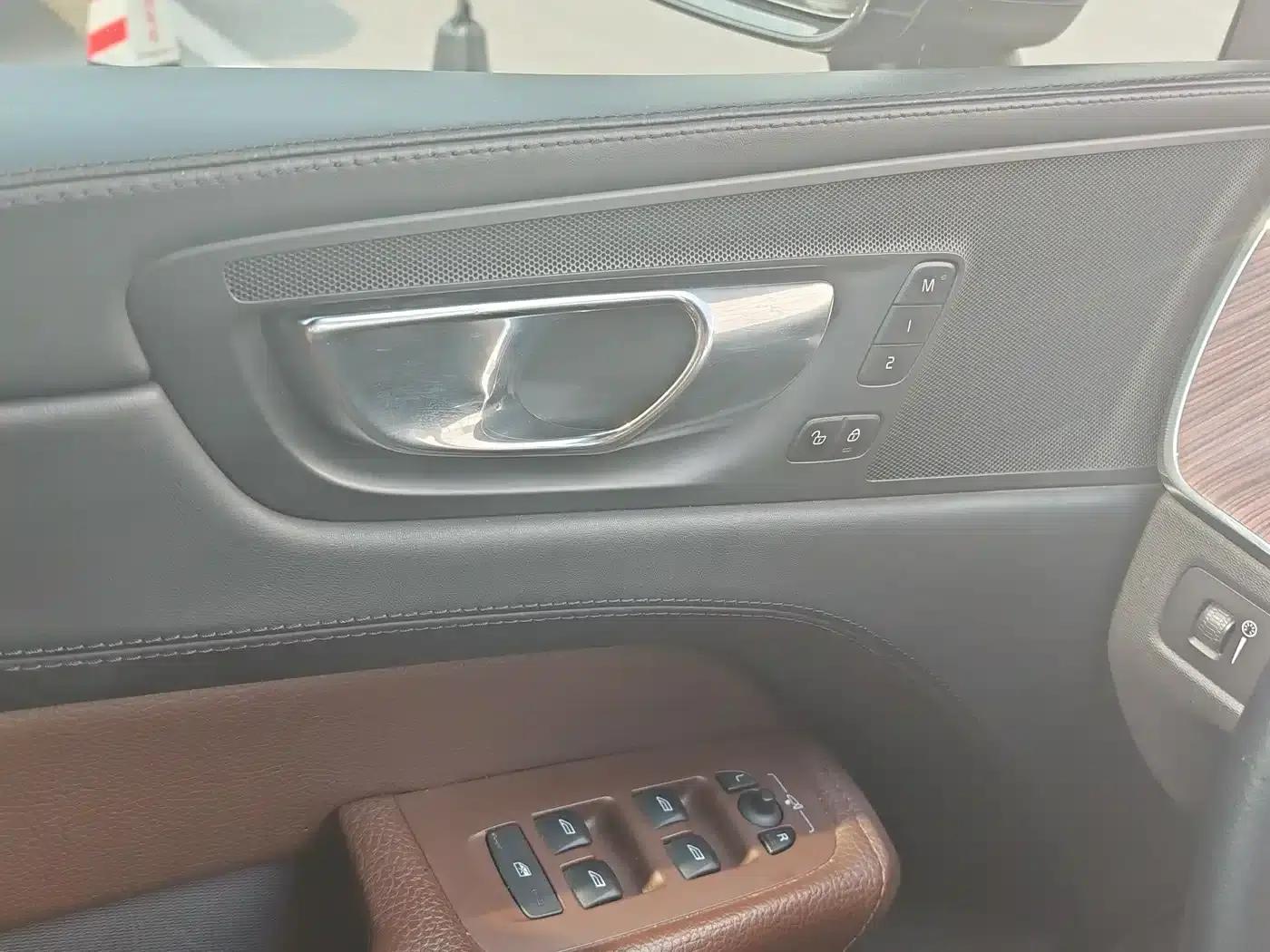 2022 Volvo XC60 B5 AWD Inscription Luxury Edition — миниатюра 16
