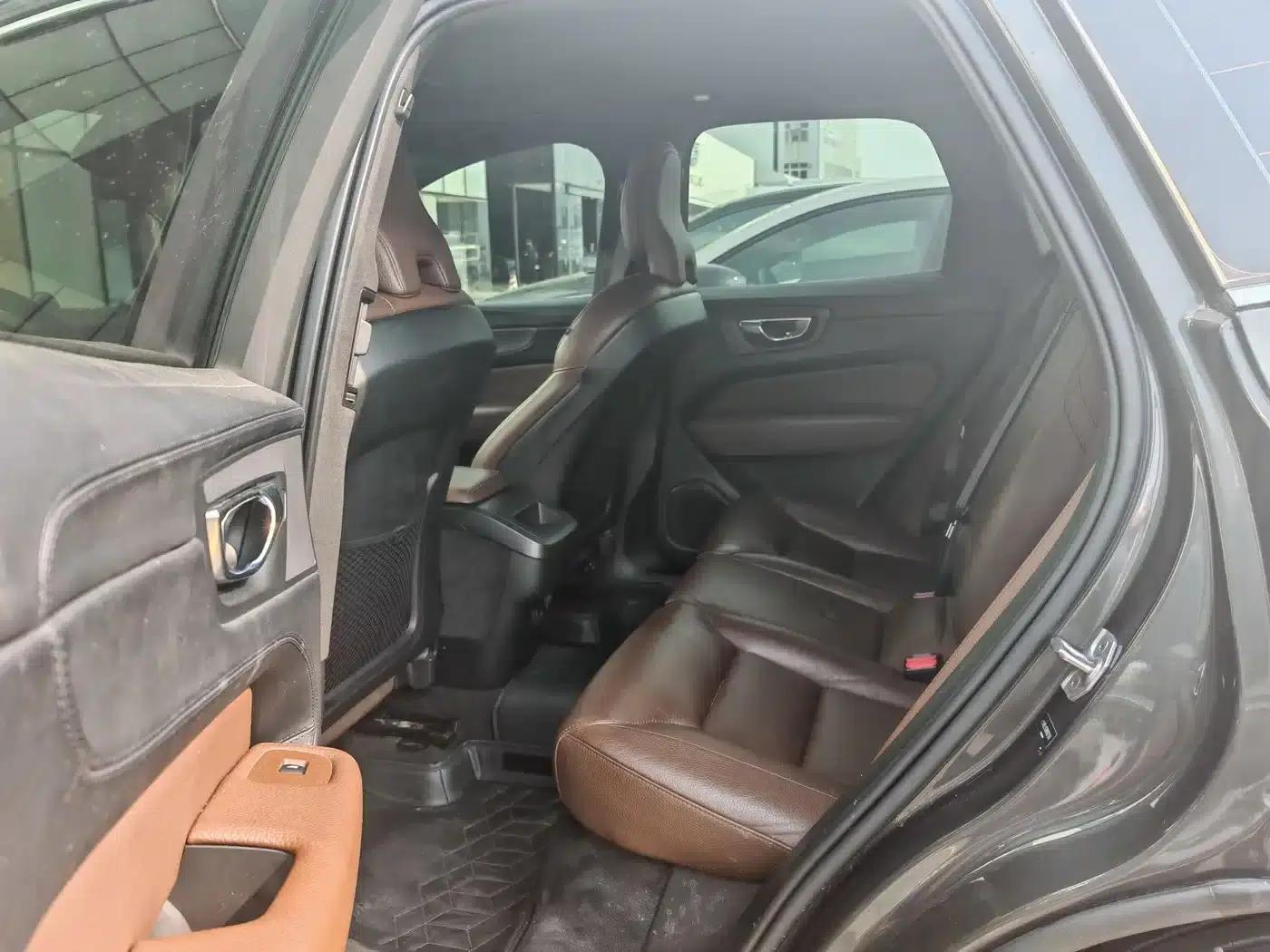 2022 Volvo XC60 B5 AWD Inscription Luxury Edition — миниатюра 19