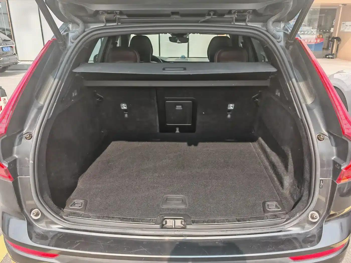 2022 Volvo XC60 B5 AWD Inscription Luxury Edition — миниатюра 20