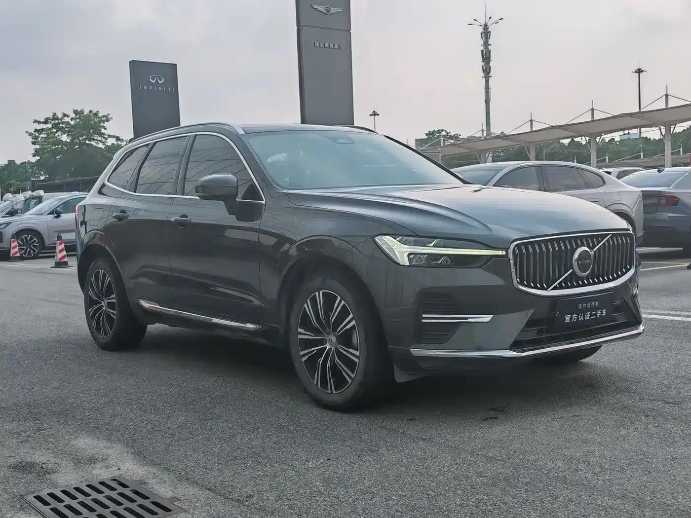 2022 Volvo XC60 B5 AWD Inscription Luxury Edition — миниатюра 3