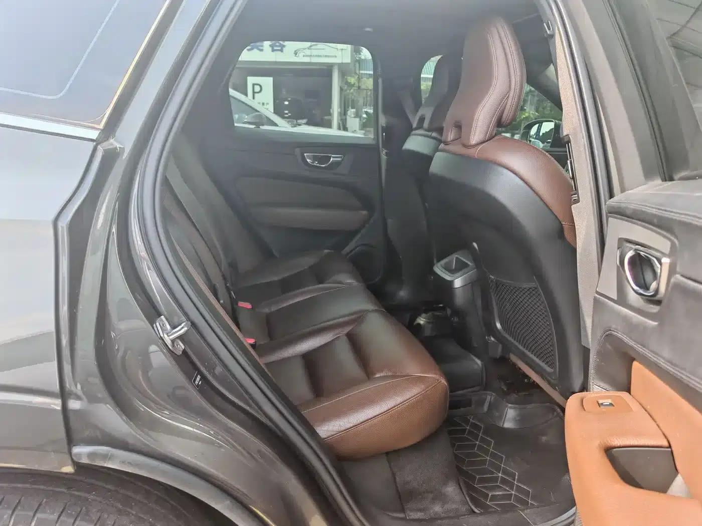 2022 Volvo XC60 B5 AWD Inscription Luxury Edition — миниатюра 23