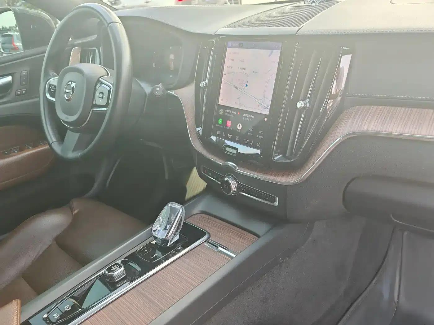 2022 Volvo XC60 B5 AWD Inscription Luxury Edition — миниатюра 26