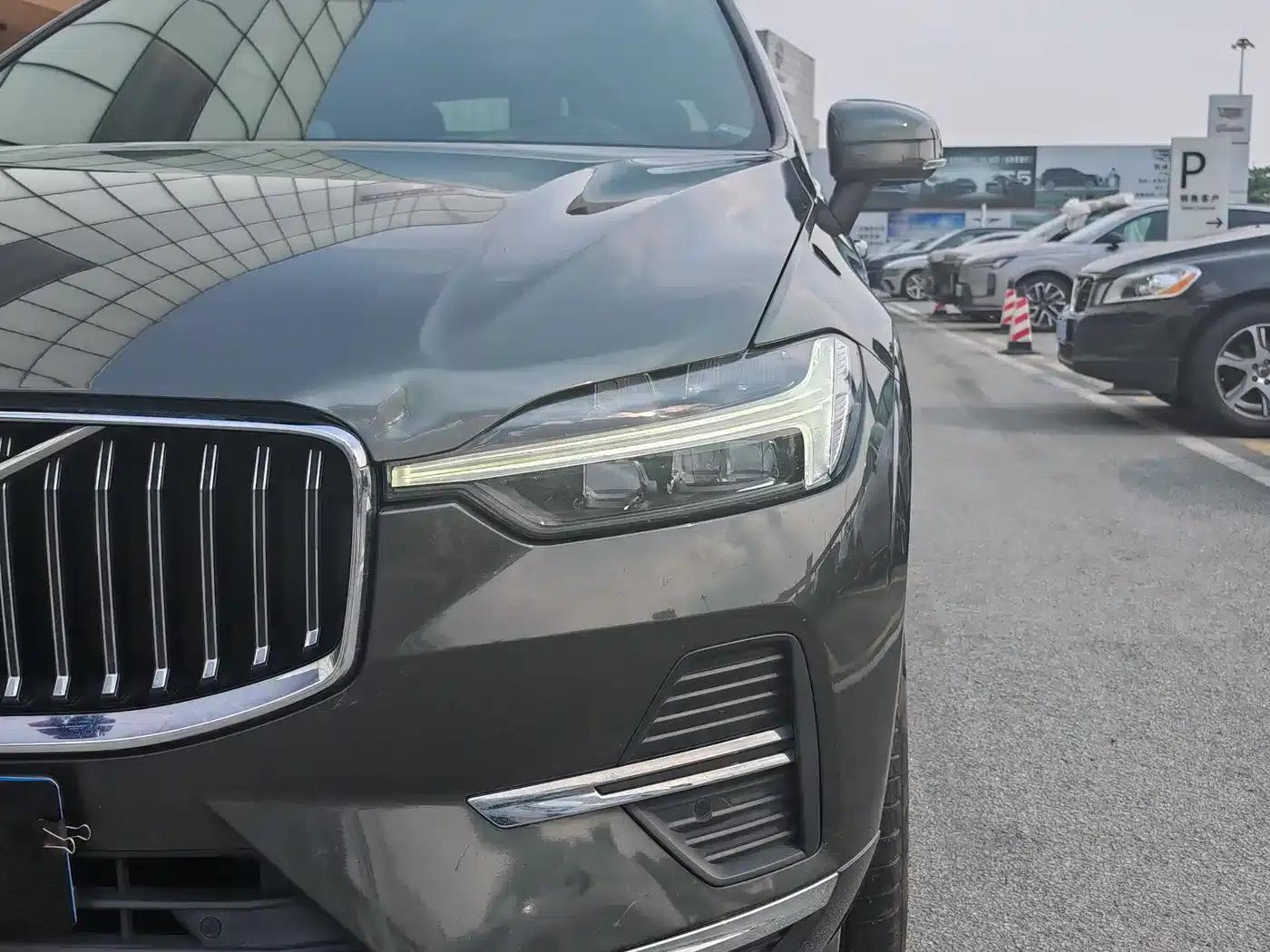 2022 Volvo XC60 B5 AWD Inscription Luxury Edition — миниатюра 4