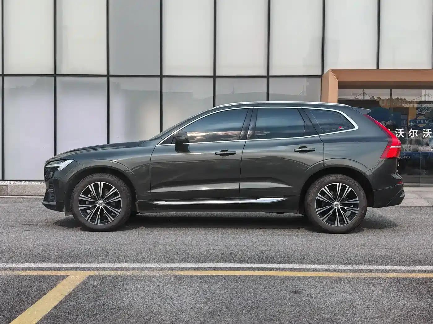 2022 Volvo XC60 B5 AWD Inscription Luxury Edition — миниатюра 5
