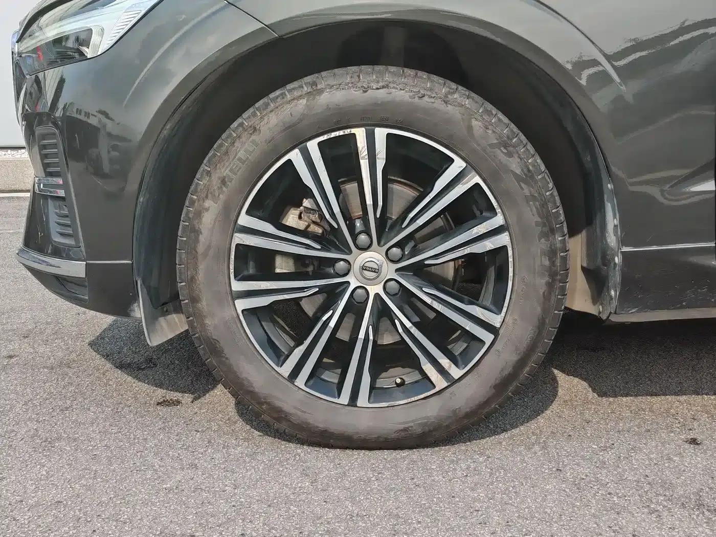 2022 Volvo XC60 B5 AWD Inscription Luxury Edition — миниатюра 6
